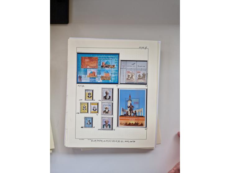 Eastern Europe: 1918/2021, extensive mint never hinged worldwide collection with many thematic stamps and souvenir sheets on 