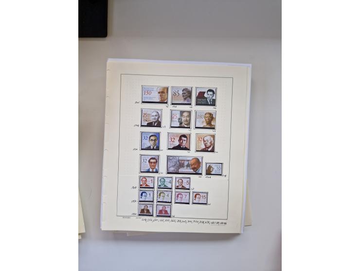 Eastern Europe: 1918/2021, extensive mint never hinged worldwide collection with many thematic stamps and souvenir sheets on 