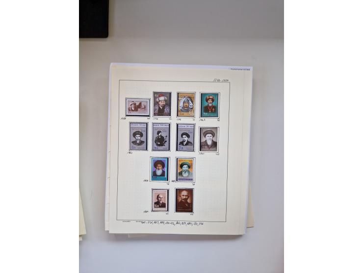 Eastern Europe: 1918/2021, extensive mint never hinged worldwide collection with many thematic stamps and souvenir sheets on 