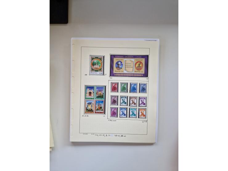 Eastern Europe: 1918/2021, extensive mint never hinged worldwide collection with many thematic stamps and souvenir sheets on 