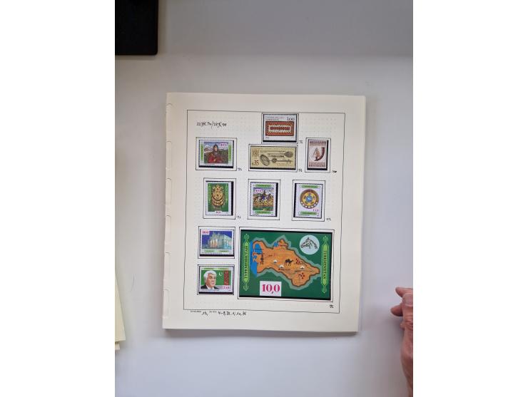 Eastern Europe: 1918/2021, extensive mint never hinged worldwide collection with many thematic stamps and souvenir sheets on 