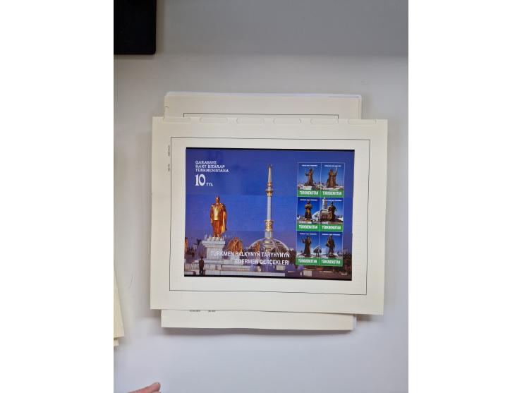 Eastern Europe: 1918/2021, extensive mint never hinged worldwide collection with many thematic stamps and souvenir sheets on 