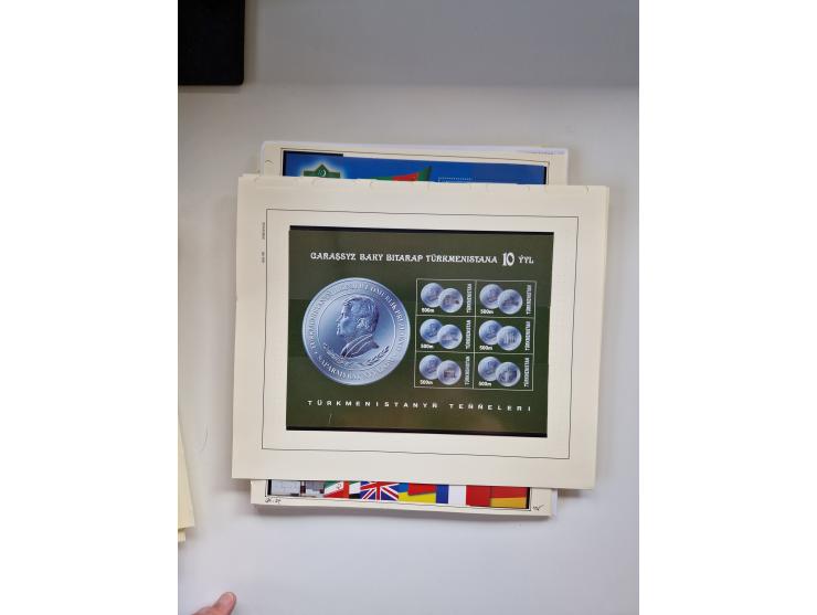 Eastern Europe: 1918/2021, extensive mint never hinged worldwide collection with many thematic stamps and souvenir sheets on 