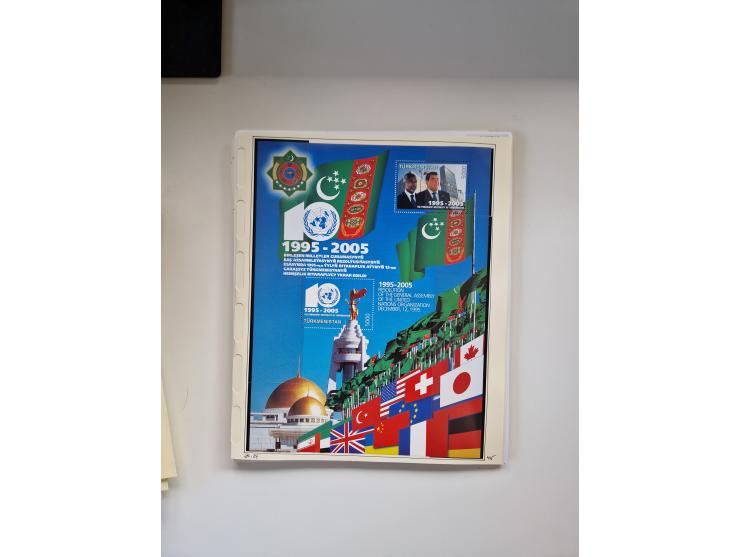 Eastern Europe: 1918/2021, extensive mint never hinged worldwide collection with many thematic stamps and souvenir sheets on 