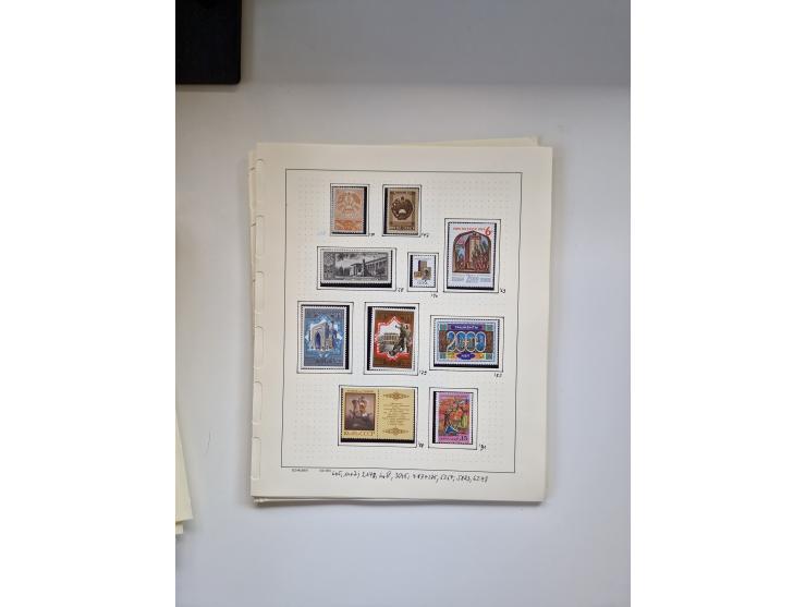 Eastern Europe: 1918/2021, extensive mint never hinged worldwide collection with many thematic stamps and souvenir sheets on 