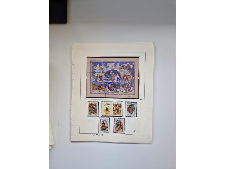 Eastern Europe: 1918/2021, extensive mint never hinged worldwide collection with many thematic stamps and souvenir sheets on 