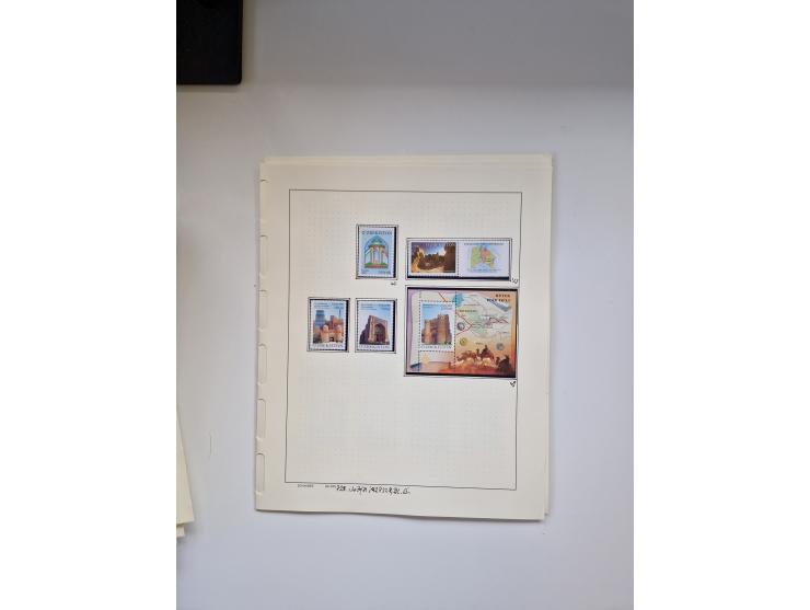 Eastern Europe: 1918/2021, extensive mint never hinged worldwide collection with many thematic stamps and souvenir sheets on 