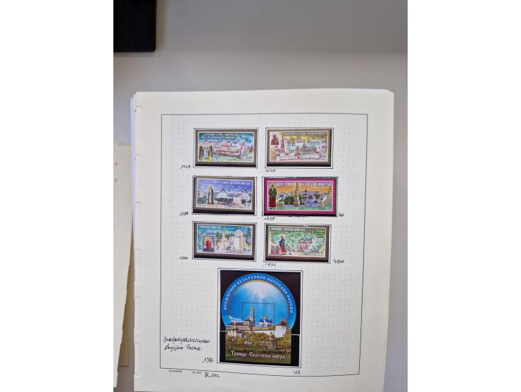 Eastern Europe: 1918/2021, extensive mint never hinged worldwide collection with many thematic stamps and souvenir sheets on 