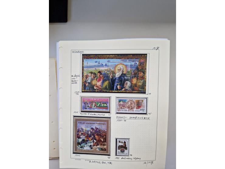 Eastern Europe: 1918/2021, extensive mint never hinged worldwide collection with many thematic stamps and souvenir sheets on 