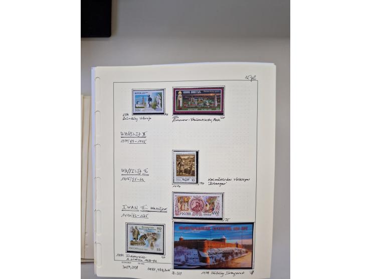 Eastern Europe: 1918/2021, extensive mint never hinged worldwide collection with many thematic stamps and souvenir sheets on 