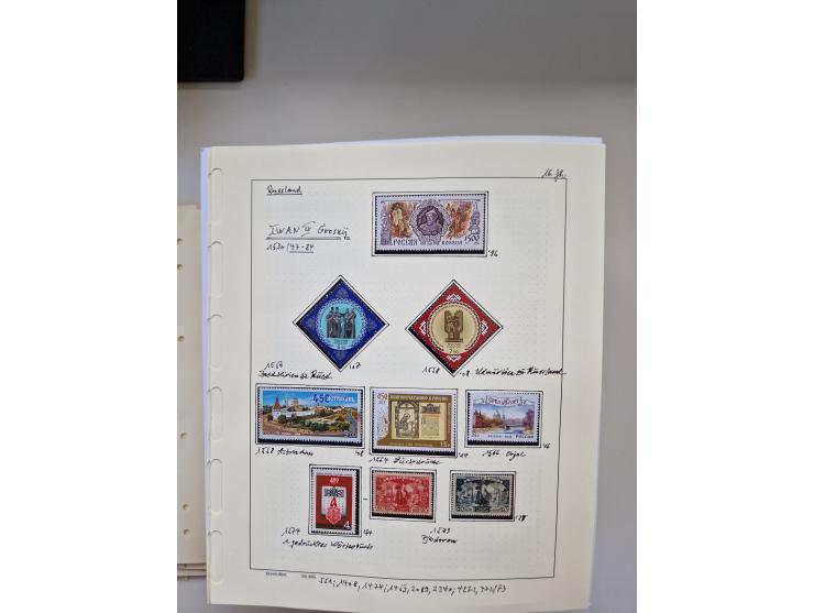 Eastern Europe: 1918/2021, extensive mint never hinged worldwide collection with many thematic stamps and souvenir sheets on 