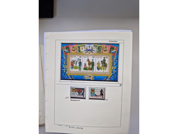 Eastern Europe: 1918/2021, extensive mint never hinged worldwide collection with many thematic stamps and souvenir sheets on 