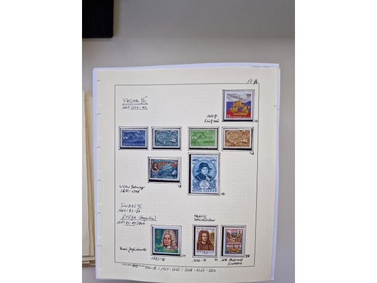 Eastern Europe: 1918/2021, extensive mint never hinged worldwide collection with many thematic stamps and souvenir sheets on 