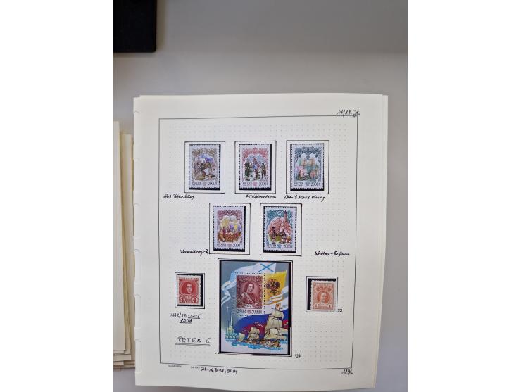 Eastern Europe: 1918/2021, extensive mint never hinged worldwide collection with many thematic stamps and souvenir sheets on 