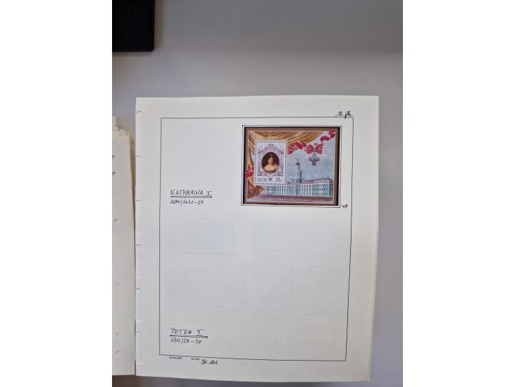 Eastern Europe: 1918/2021, extensive mint never hinged worldwide collection with many thematic stamps and souvenir sheets on 