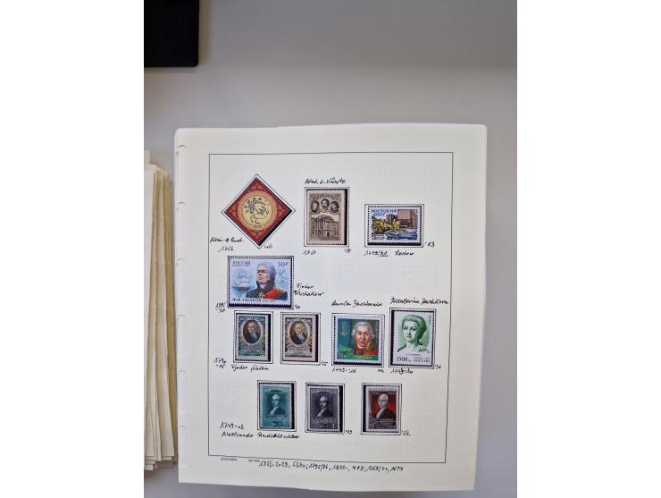 Eastern Europe: 1918/2021, extensive mint never hinged worldwide collection with many thematic stamps and souvenir sheets on 