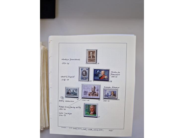 Eastern Europe: 1918/2021, extensive mint never hinged worldwide collection with many thematic stamps and souvenir sheets on 