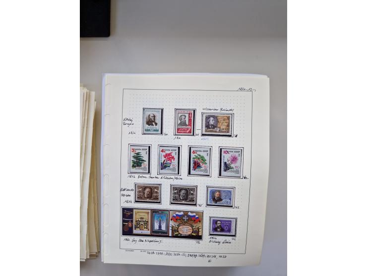 Eastern Europe: 1918/2021, extensive mint never hinged worldwide collection with many thematic stamps and souvenir sheets on 