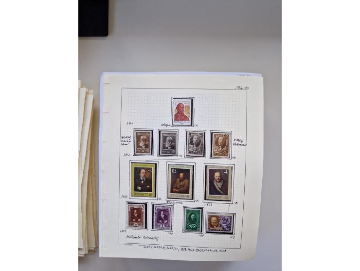 Eastern Europe: 1918/2021, extensive mint never hinged worldwide collection with many thematic stamps and souvenir sheets on 