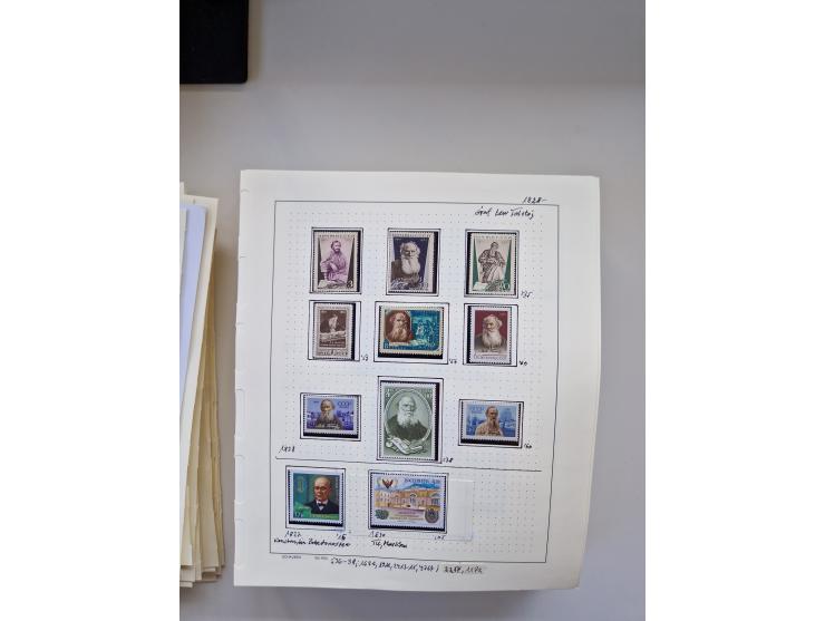 Eastern Europe: 1918/2021, extensive mint never hinged worldwide collection with many thematic stamps and souvenir sheets on 