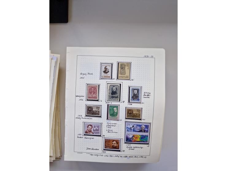 Eastern Europe: 1918/2021, extensive mint never hinged worldwide collection with many thematic stamps and souvenir sheets on 