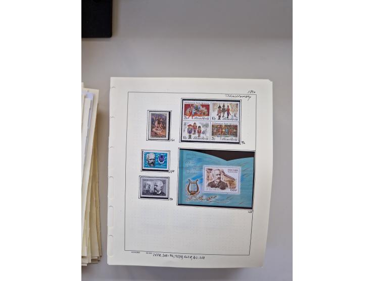 Eastern Europe: 1918/2021, extensive mint never hinged worldwide collection with many thematic stamps and souvenir sheets on 