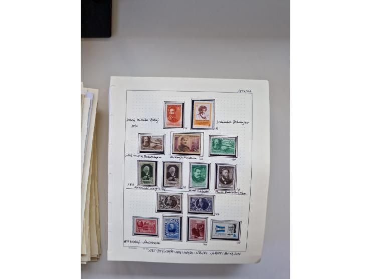 Eastern Europe: 1918/2021, extensive mint never hinged worldwide collection with many thematic stamps and souvenir sheets on 