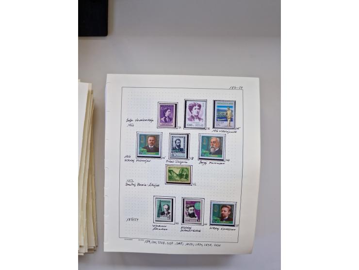 Eastern Europe: 1918/2021, extensive mint never hinged worldwide collection with many thematic stamps and souvenir sheets on 