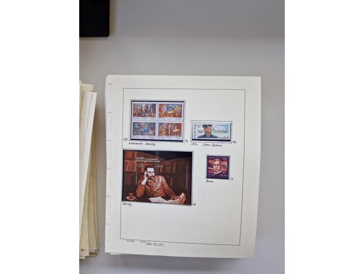 Eastern Europe: 1918/2021, extensive mint never hinged worldwide collection with many thematic stamps and souvenir sheets on 