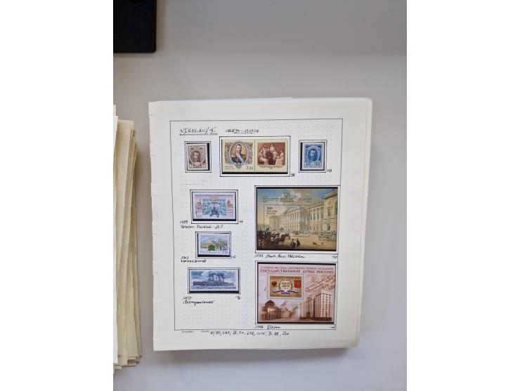 Eastern Europe: 1918/2021, extensive mint never hinged worldwide collection with many thematic stamps and souvenir sheets on 