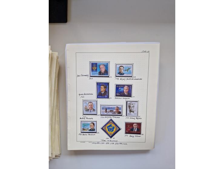 Eastern Europe: 1918/2021, extensive mint never hinged worldwide collection with many thematic stamps and souvenir sheets on 