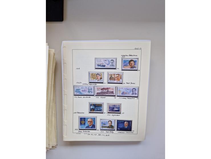 Eastern Europe: 1918/2021, extensive mint never hinged worldwide collection with many thematic stamps and souvenir sheets on 