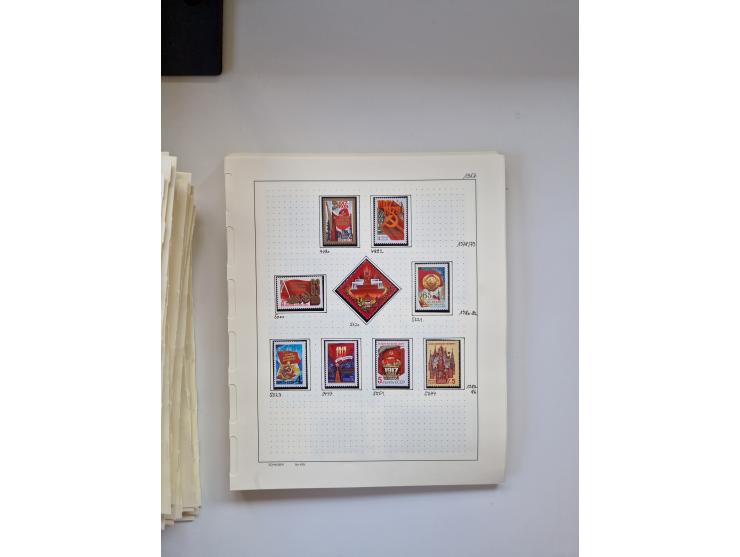 Eastern Europe: 1918/2021, extensive mint never hinged worldwide collection with many thematic stamps and souvenir sheets on 