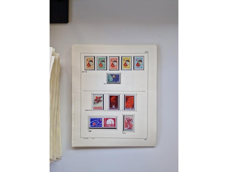 Eastern Europe: 1918/2021, extensive mint never hinged worldwide collection with many thematic stamps and souvenir sheets on 