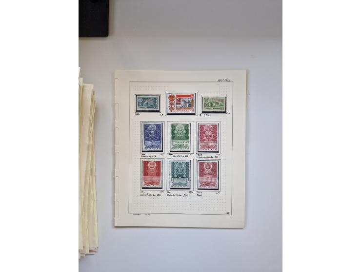 Eastern Europe: 1918/2021, extensive mint never hinged worldwide collection with many thematic stamps and souvenir sheets on 