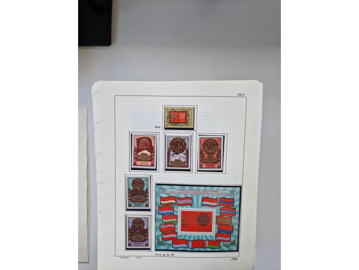 Eastern Europe: 1918/2021, extensive mint never hinged worldwide collection with many thematic stamps and souvenir sheets on 