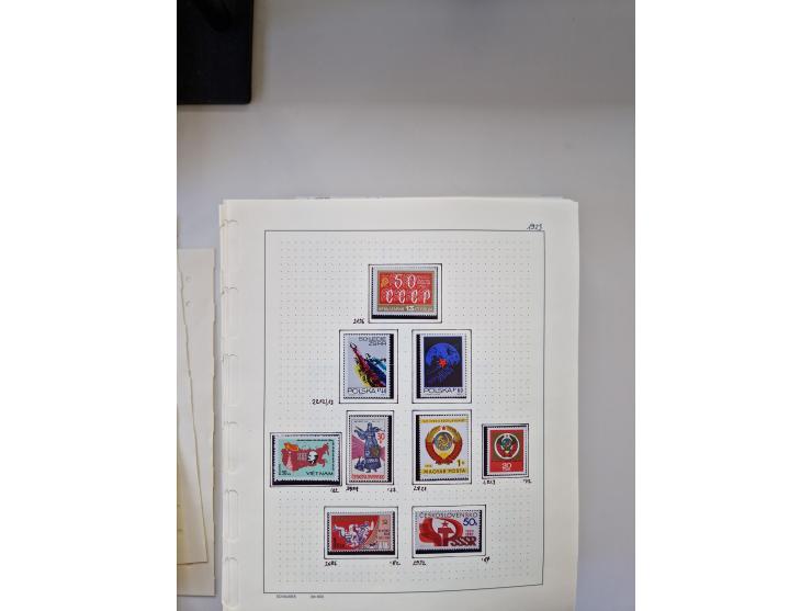 Eastern Europe: 1918/2021, extensive mint never hinged worldwide collection with many thematic stamps and souvenir sheets on 