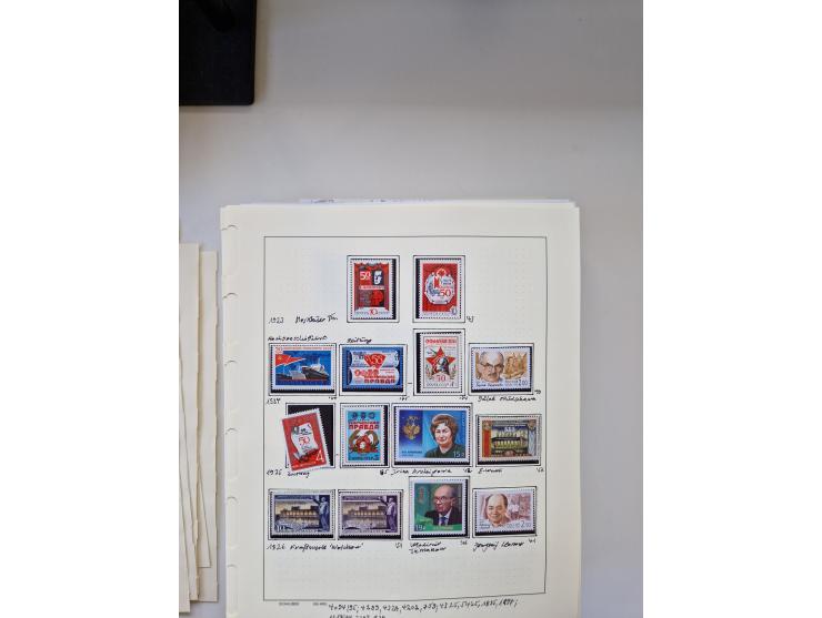 Eastern Europe: 1918/2021, extensive mint never hinged worldwide collection with many thematic stamps and souvenir sheets on 