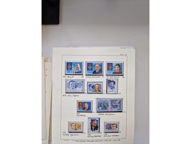 Eastern Europe: 1918/2021, extensive mint never hinged worldwide collection with many thematic stamps and souvenir sheets on 