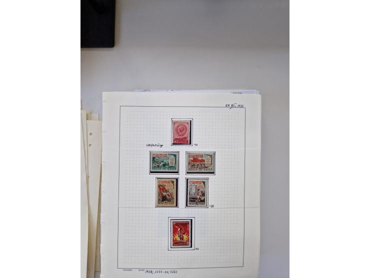 Eastern Europe: 1918/2021, extensive mint never hinged worldwide collection with many thematic stamps and souvenir sheets on 