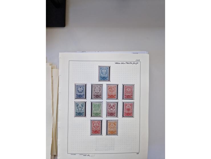 Eastern Europe: 1918/2021, extensive mint never hinged worldwide collection with many thematic stamps and souvenir sheets on 