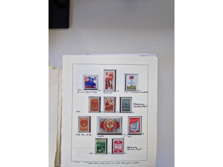 Eastern Europe: 1918/2021, extensive mint never hinged worldwide collection with many thematic stamps and souvenir sheets on 