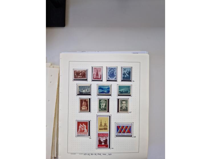 Eastern Europe: 1918/2021, extensive mint never hinged worldwide collection with many thematic stamps and souvenir sheets on 