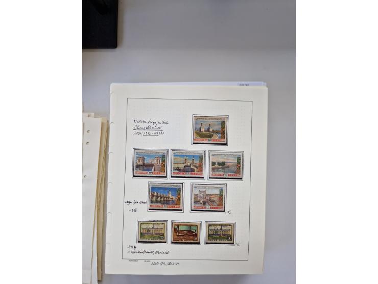 Eastern Europe: 1918/2021, extensive mint never hinged worldwide collection with many thematic stamps and souvenir sheets on 