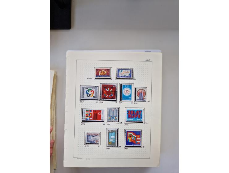 Eastern Europe: 1918/2021, extensive mint never hinged worldwide collection with many thematic stamps and souvenir sheets on 