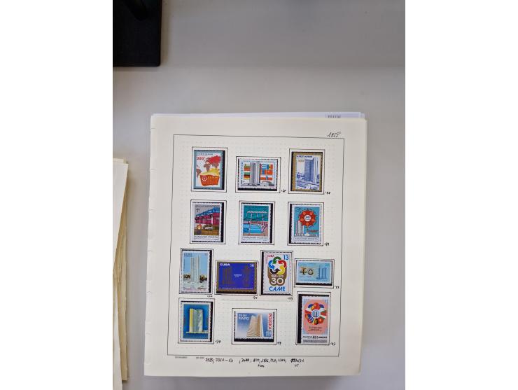 Eastern Europe: 1918/2021, extensive mint never hinged worldwide collection with many thematic stamps and souvenir sheets on 