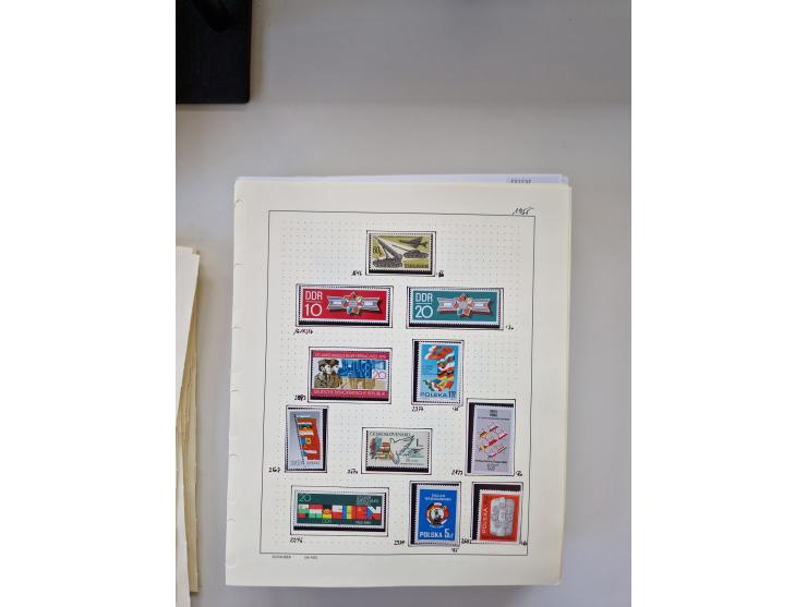 Eastern Europe: 1918/2021, extensive mint never hinged worldwide collection with many thematic stamps and souvenir sheets on 