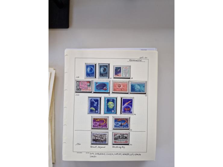 Eastern Europe: 1918/2021, extensive mint never hinged worldwide collection with many thematic stamps and souvenir sheets on 