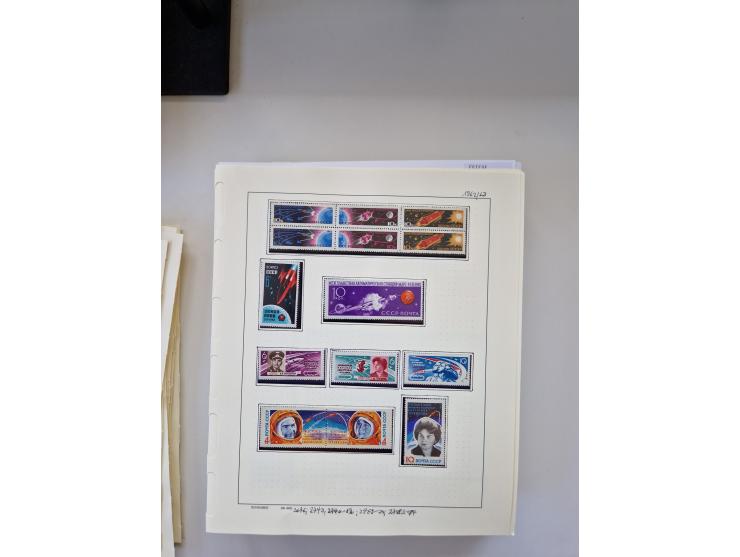 Eastern Europe: 1918/2021, extensive mint never hinged worldwide collection with many thematic stamps and souvenir sheets on 