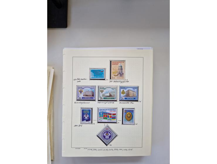 Eastern Europe: 1918/2021, extensive mint never hinged worldwide collection with many thematic stamps and souvenir sheets on 